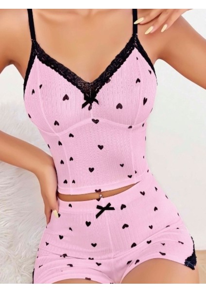 Pembe Kalp Desenli Dantel Detaylı Crop Şort Takım – %100 Polyester, Askılı Ev Giyim