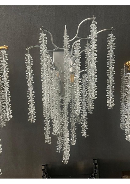 Modern metal duvar aydınlatması, gümüş tonunda, e14 duy tipi ile şık tasarım