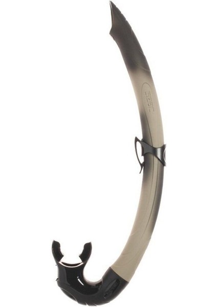 Renkli kamuflajlı snorkel jet set, su altında eğlence ve macera dolu anlar! Mavi