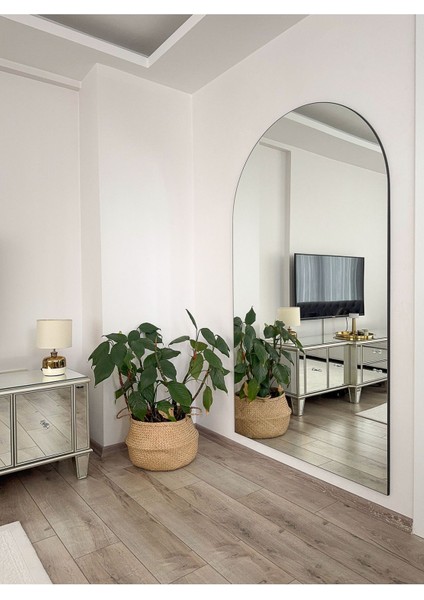 Şık ve modern oval ayaklı büyük boy aynası, metal çerçevesiz tasarım, beyaz renk