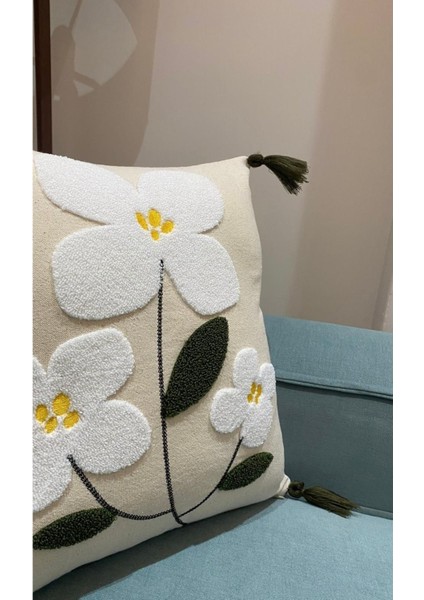 Çiçekli püsküllü keten dekoratif kırlent kılıfı 43x43cm, şık ve rahat tasarım