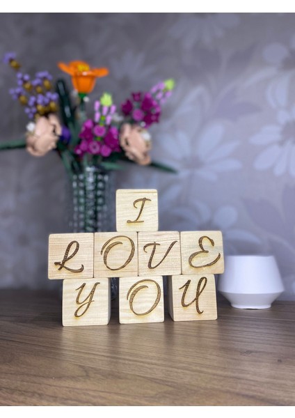 Renkli ahşap dekoratif küp seti, sevgi temalı, 8 parça, şık ve eğlenceli tasarım