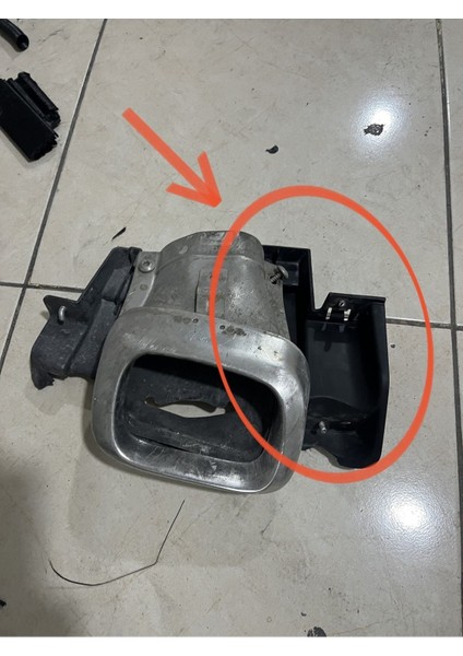 Mercedes Gla 180 Arka Tampon Egzoz Tutucu Plastiği