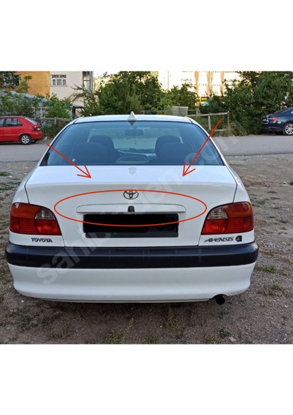 Toyota Avensis Plakalık Üstü Parça