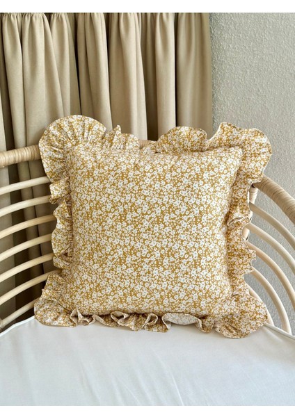 Mini çiçekli sarı pamuklu kırlent kılıfı, şık ve rahat dekorasyon için ideal