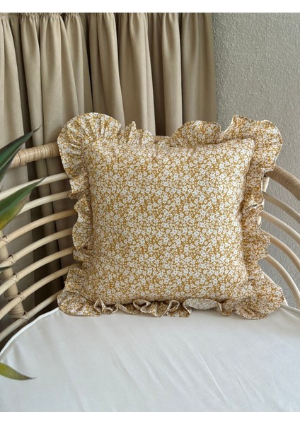 Mini çiçekli sarı pamuklu kırlent kılıfı, şık ve rahat dekorasyon için ideal fiyatları
