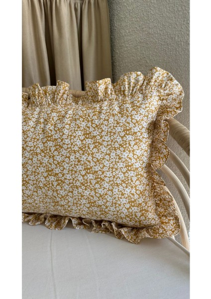 Mini çiçekli sarı pamuklu kırlent kılıfı, şık ve rahat dekorasyon için ideal indirimleri