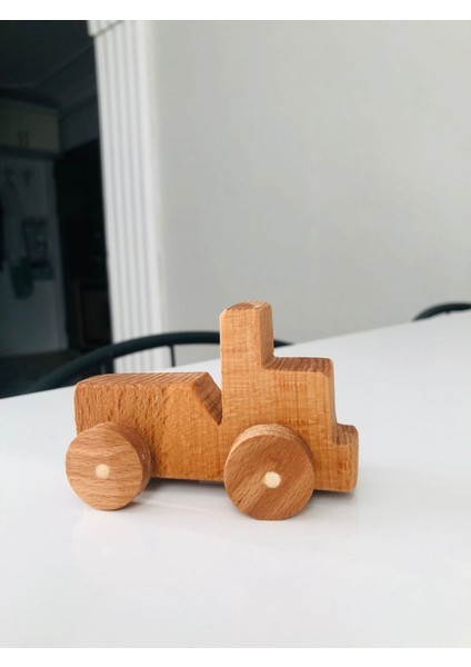 Şık ve dayanıklı doğal kayın ahşap açık jeep, 1+ yaş uygun bej renkli.