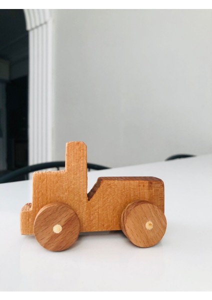 Şık ve dayanıklı doğal kayın ahşap açık jeep, 1+ yaş uygun bej renkli.