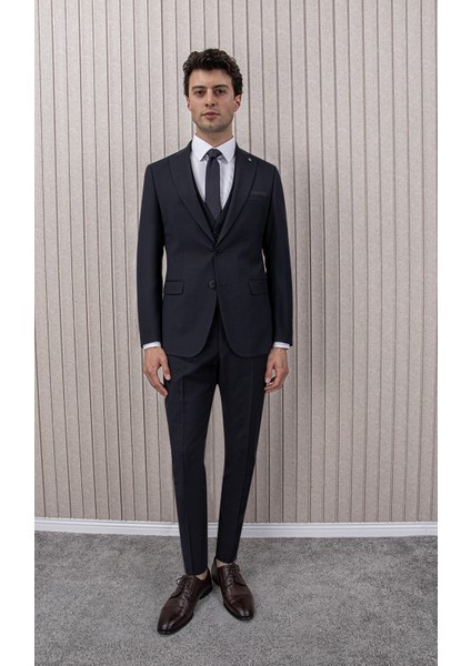 Erkek Yünlü Slim Fit Sivri Yaka Yelekli Takım Elbise
