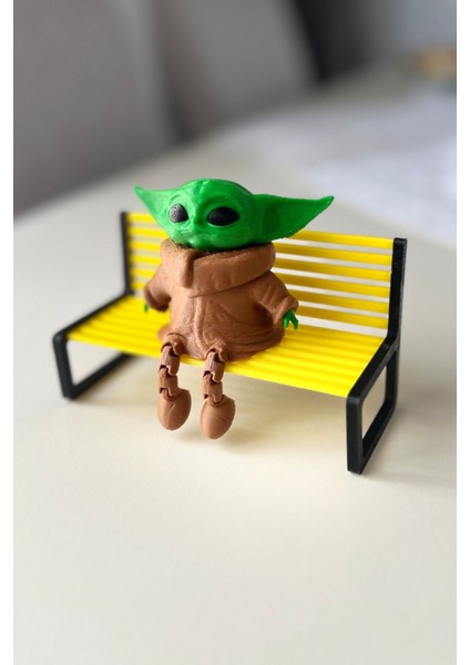 Sevimli Oturan Grogu (Baby Yoda) Figürü - Masaüstü Dekoratif Süs (8x7 Cm)-Bank Dahil Değildir