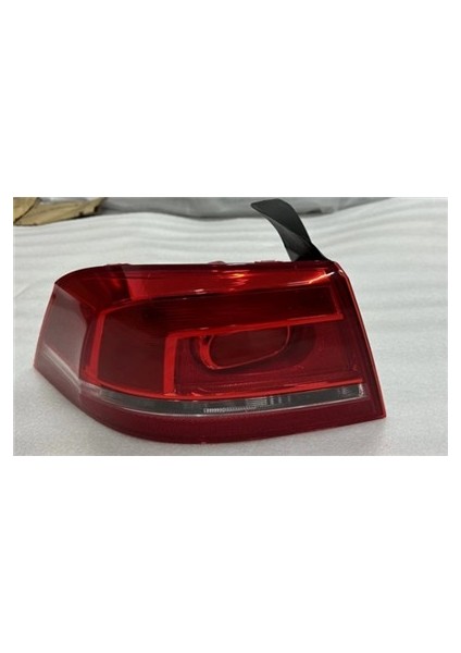 3AE945095F Stop Lambası Ledsız Sol Passat 2012>>