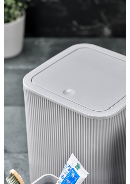 Gri 5 Parça Kare Banyo Seti, şık tasarım ve düzen sağlayan temizlik ürünleri modelleri