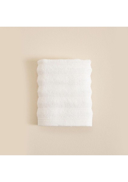 Yumuşak ve dayanıklı bambu el havlusu 30x40 cm, temizlik konforu sunar