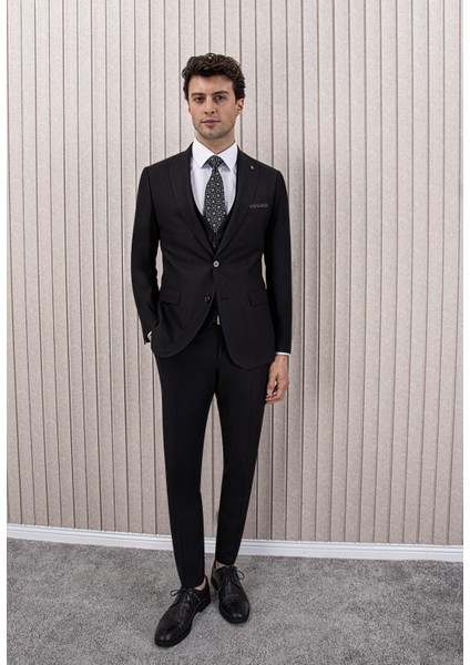 Erkek Slim Fit Sivri Yaka Yelekli Takım Elbise