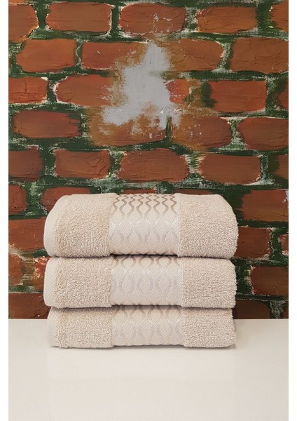 3 adet yumuşak pamuk yüz havlusu, bej renk, konforlu ve şık kullanım için ideal