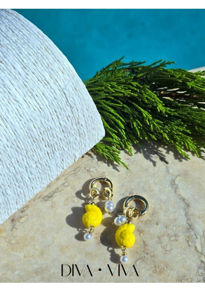 - Lunamaris - Minimal Sallantılı Denizkabuğu ve Incili Charm Kadın Küpe