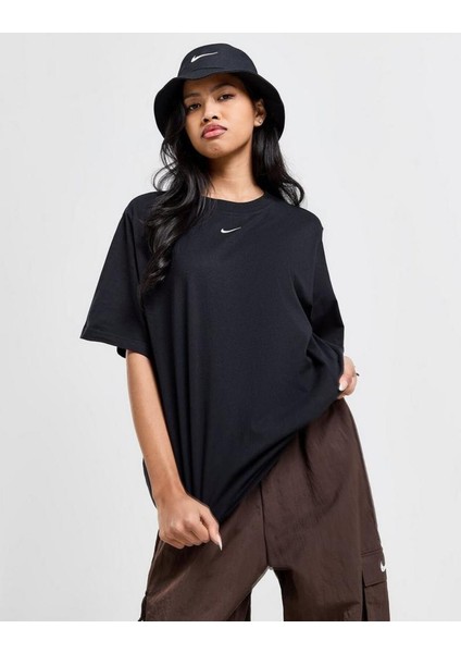 Nsw Tee Essentials Kadın Spor Tişört FD4149-010 Siyah - M fiyatları