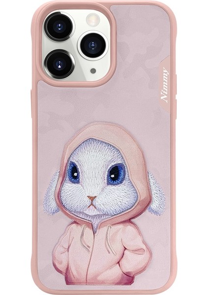 iPhone 15 Pro Uyumlu 3D Kıyafet Tavşan Detaylı Nakış İşlemeli Kabartmalı Fashion Pet Kılıf