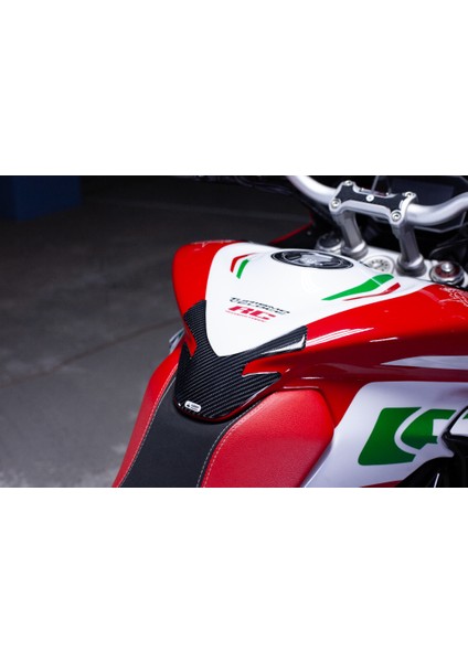 Mv Agusta Turismo Veloce ile Uyumlu Kaydırmaz 6d Karbon 16 Parça Tank Pad Seti GC38 fırsatları