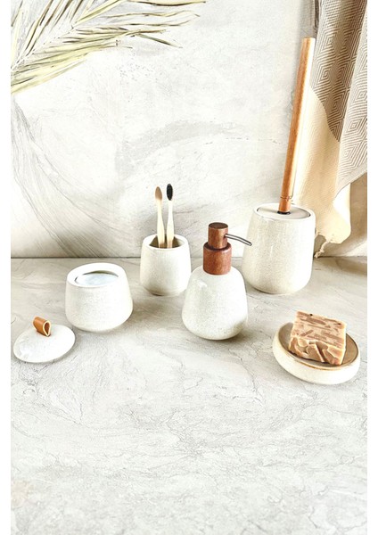 Bej 5'li Banyo Seti, şık ve kullanışlı seramik temizlik ürünleriyle evinizi güzelleştirir