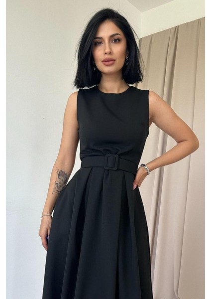 Siyah Halter Yaka Kloş Elbise