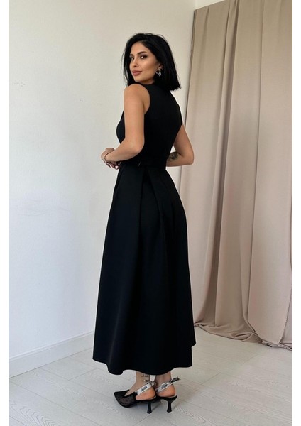 Siyah Halter Yaka Kloş Elbise