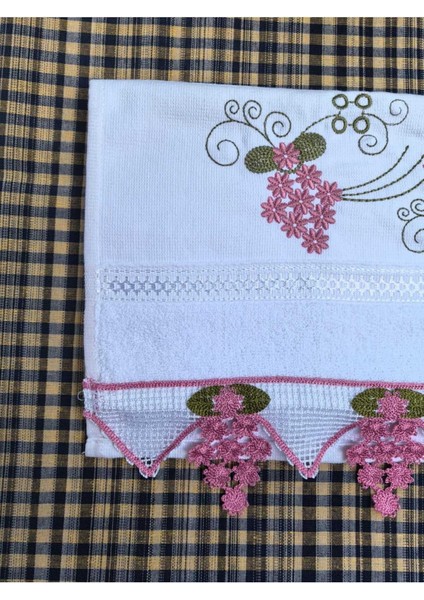 Pembe işlemeli pamuklu el havlusu, şık ve yumuşak dokusu ile günlük kullanımınıza uygun modelleri