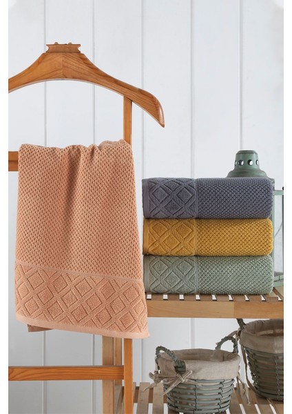 Renkli yumuşak pamuk yüz havlusu seti, konforlu ve şık kullanım sağlar.