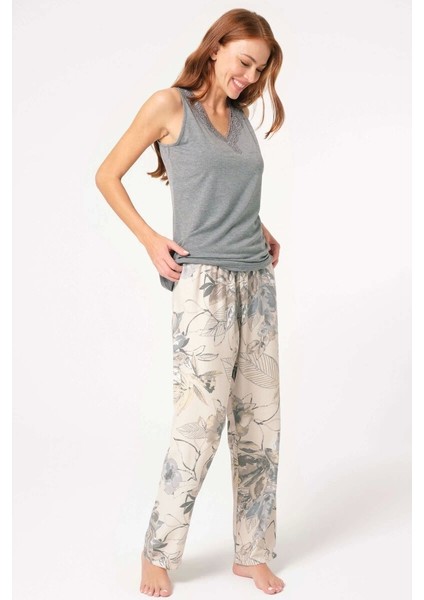 Viskon Çiçek Desenli Nakış Detaylı Sabahlıklı Pijama Takımı