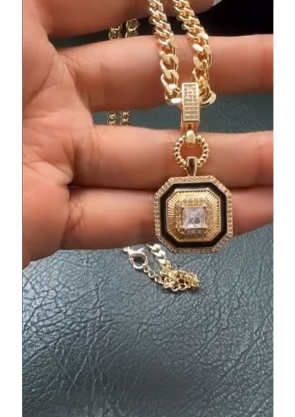 – Geometrik Işıltı Kolye | Altın Renk Zirkon Taşlı Zincir Kolye, kare kolye, gold kolye, pırlantalı kolye, taşlı kolye. Baget kolye fiyatları