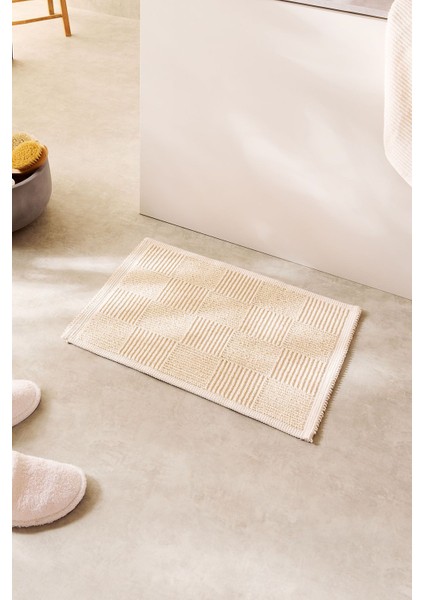 Yıkanabilir pamuklu ekru dama desenli banyo paspası 40x60, ince hav yüksekliği
