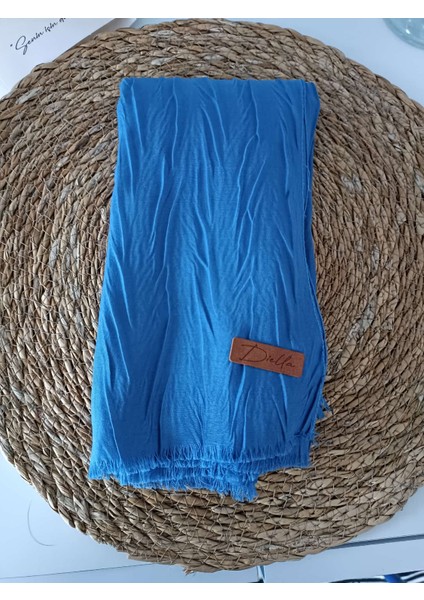 Tesettür Tarz Modern ve Şık Son Moda Kapalı Mavi Renk Pliseli Bambu Şal