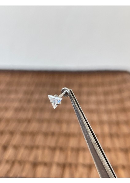 316 L Cerrahi Çelik Üçken Zirkon Taşlı Dudak Helix Kıkırdak Tragus Piercingi
