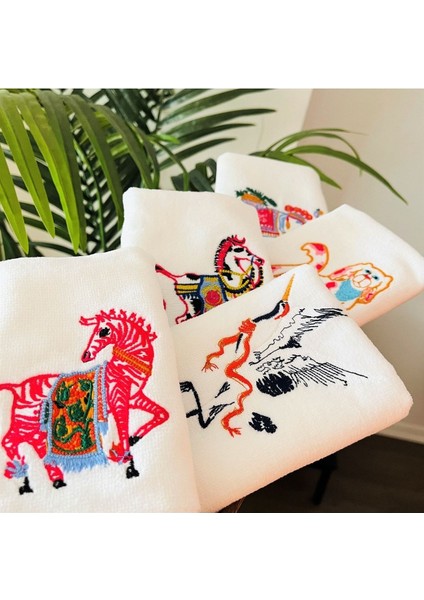 Renkli ve yumuşak leopar desenli el havlusu, pamuk polyester dokusu, şık tasarım