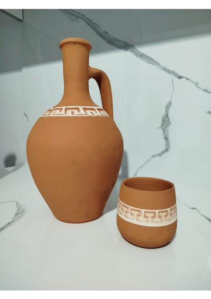Kahverengi Avanos El Yapımı Toprak Su Testisi (2 Litre) + El Yapımı Toprak Su Bardaği Hediyeli
