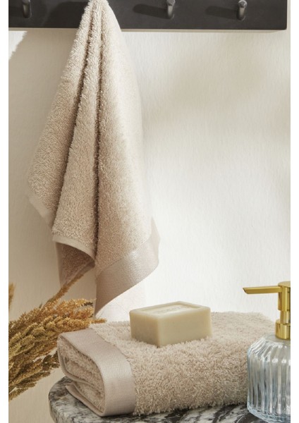 Yumuşak ve şık 2'li yüz havlu seti, bej renk, günlük kullanım için ideal