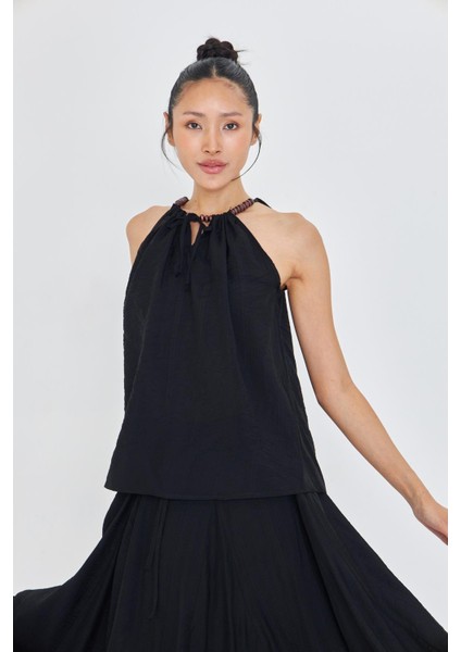 Sıfır Kollu Boncuk Detaylı Halter Yaka Bluz