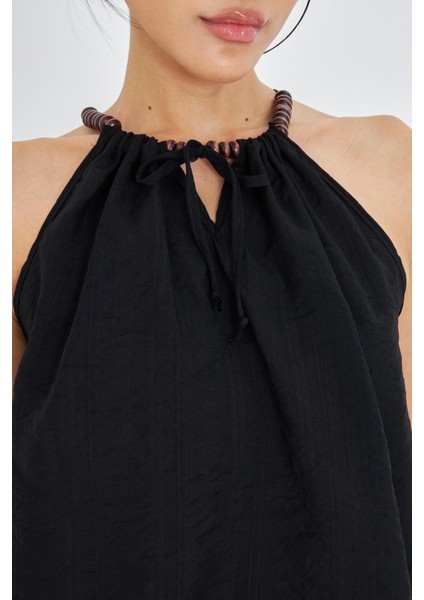 Sıfır Kollu Boncuk Detaylı Halter Yaka Bluz fiyatları