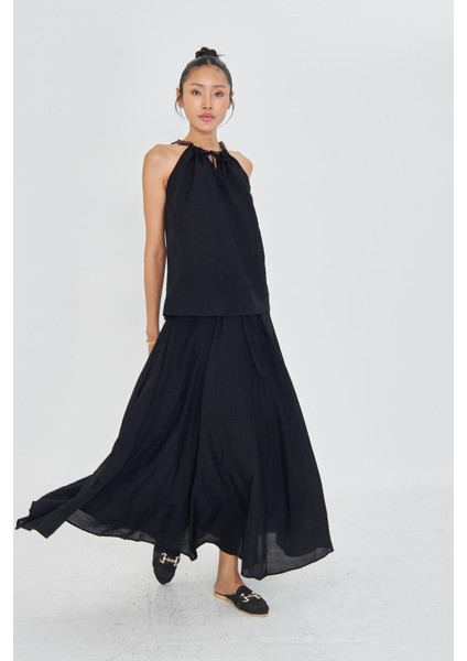 Sıfır Kollu Boncuk Detaylı Halter Yaka Bluz indirimleri