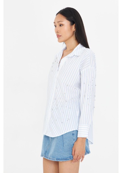 Kolu ve Önü Taşlı Çizgili Poplin Gömlek
