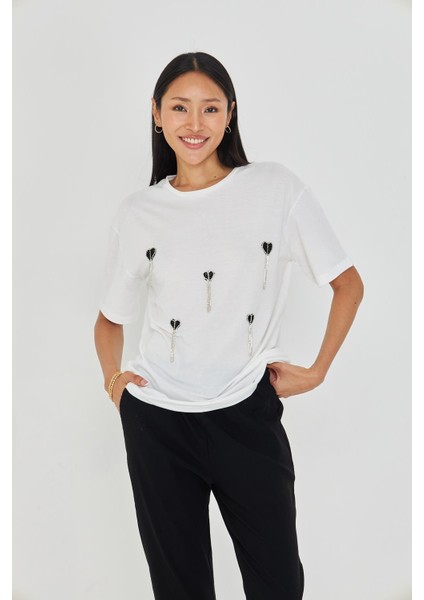 Kalp Işlemeli Taşlı T-Shirt
