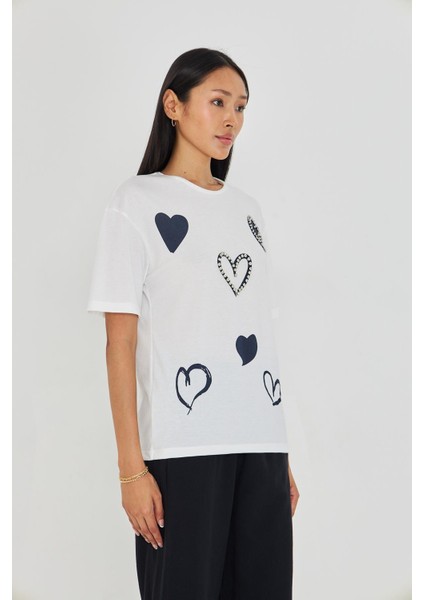 Çoklu Kalp Baskılı Taşlı T-Shirt