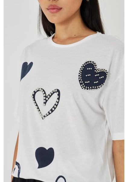 Çoklu Kalp Baskılı Taşlı T-Shirt