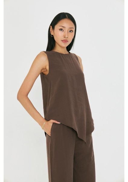 Asimetrik Kesim Sıfır Kol Bluz