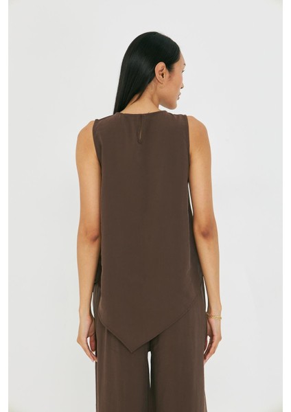 Asimetrik Kesim Sıfır Kol Bluz indirimleri