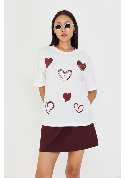 Çoklu Kalp Baskılı Taşlı T-Shirt