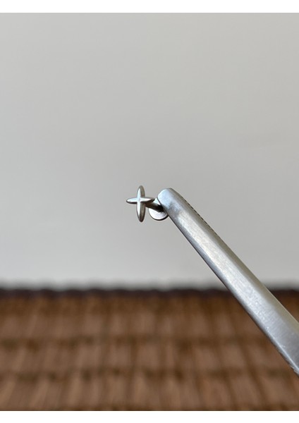 316 L Cerrahi Çelik Şık 8 mm Haç Model Sabret Dudak ve Kıkırdak Piercingi