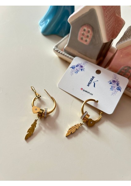 Gold Renk – Zirkon Kalp, Tüy ve Taşlı Mini Halka Figürlü, Klips Kapamalı, Paslanmaz Çelik Küpe