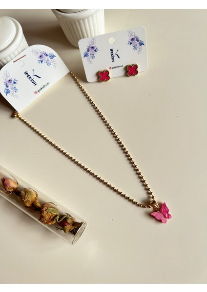 Gold Zincir Pembe Kelebek Sallantılı Kolye ve Pembe Van Cleef Model Çelik Küpe Seti